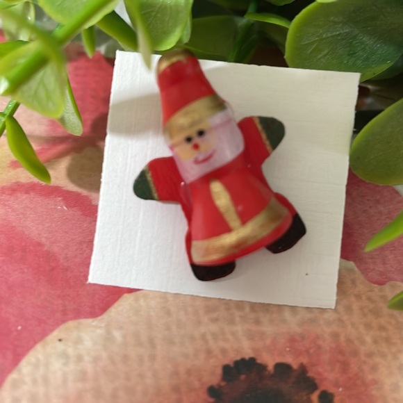 16 new Christmas 🎅 pins NEW - Picture 1 of 6